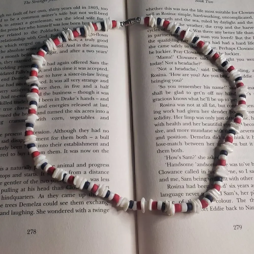 Red, White, and Blue Shell/Wood Beach Necklace‎